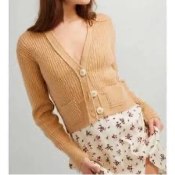 New Free People Mimosa V neck button cropped wool cardigan. - Picture 2 of 9